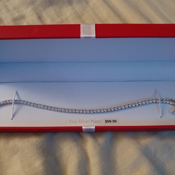 Jewelry - Fine silver bracelet new, never worn
